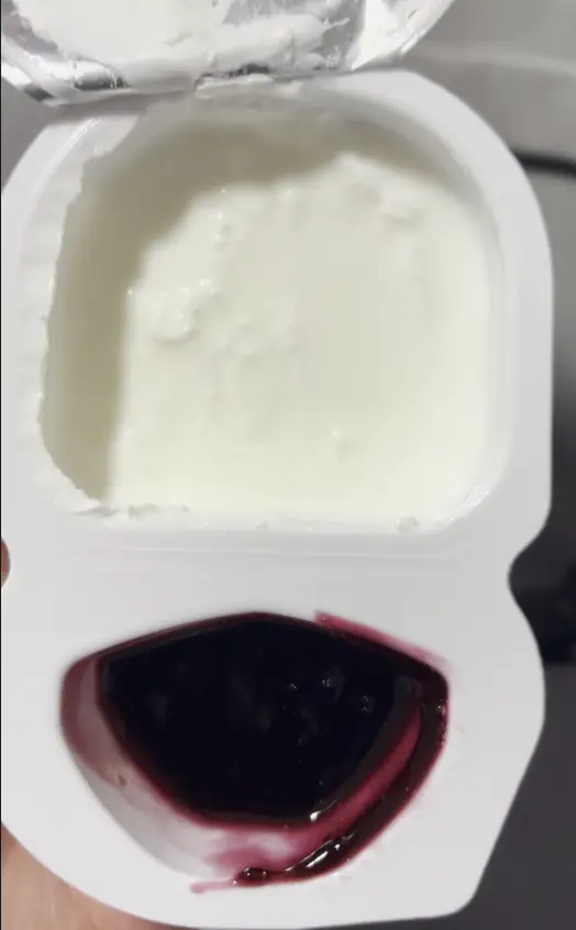 그릭요거트 포장뜯은모습