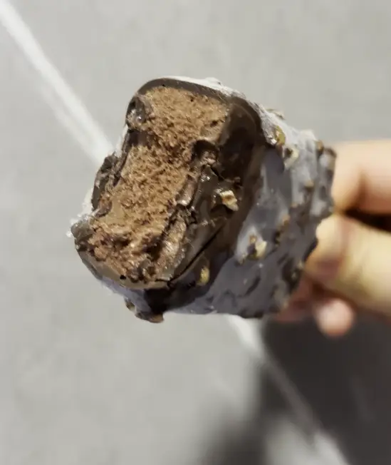 넷플릭스-저당아몬드초코바 내용물속사진