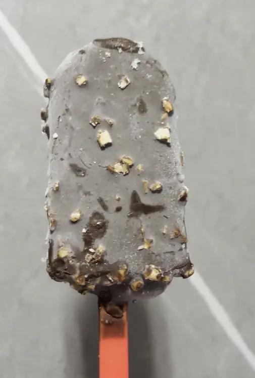 넷플릭스-저당아몬드초코바 포장벗긴모습