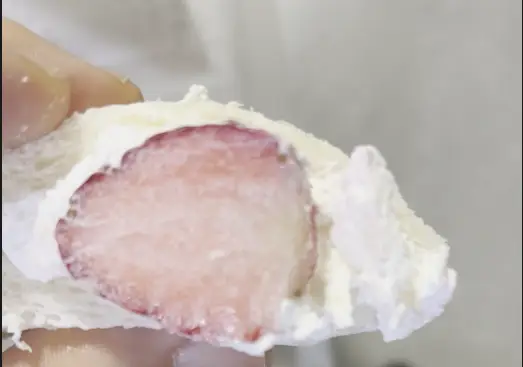스스스우유딸기샌드위치 조각사진