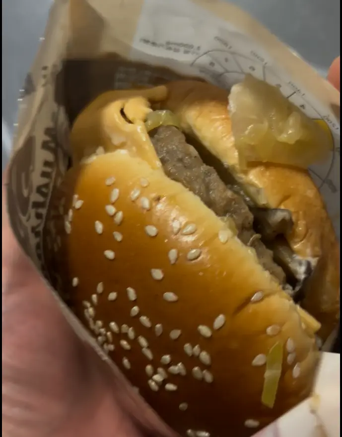 트러플머쉬룸버거 포장벗긴사진