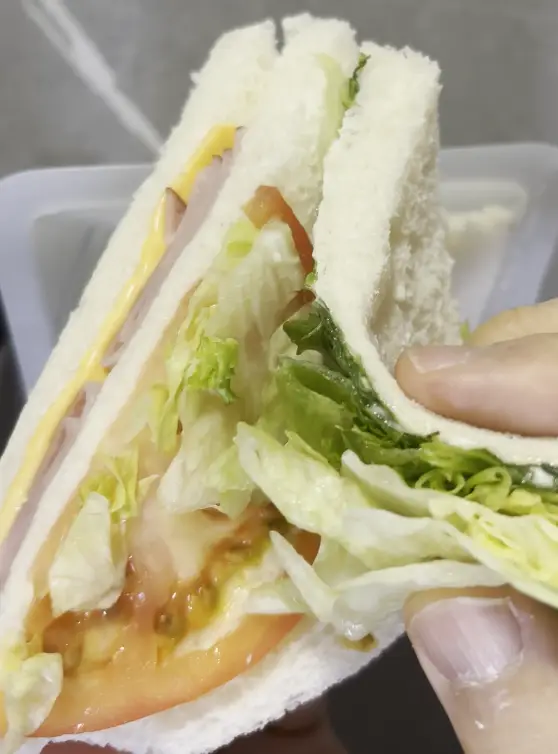 햄치즈토마토샌드위치 안쪽 내용물