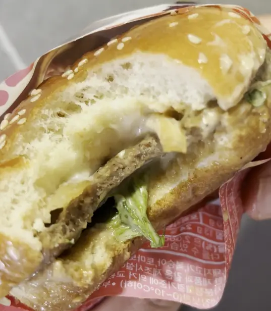 2300불고기버거 내용물모습